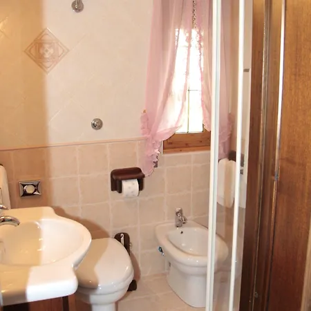 Domus Gratiae فندق مبيت وإفطار أوستِيا أنتيكا