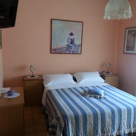 Domus Gratiae فندق مبيت وإفطار أوستِيا أنتيكا